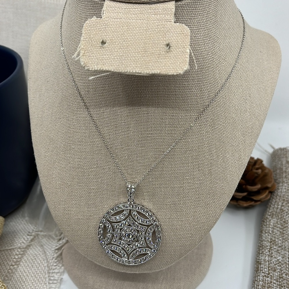 Vintage Diamonique Sterling Silver 925 Circle Pendant Necklace - 16-18" - Picture 10 of 14